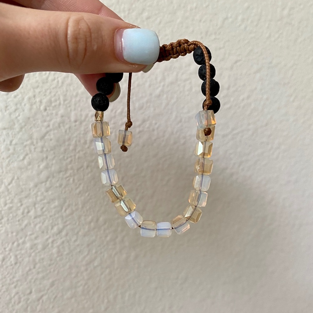 Essential oil diffusing bracelet